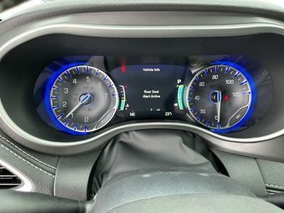 2026 Chrysler Pacifica — photo 11 view