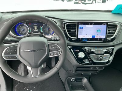 2026 Chrysler Pacifica — photo 13 view