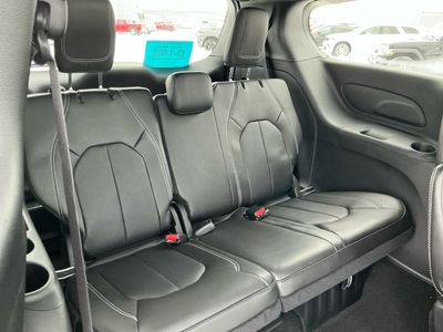 2026 Chrysler Pacifica — photo 14 view