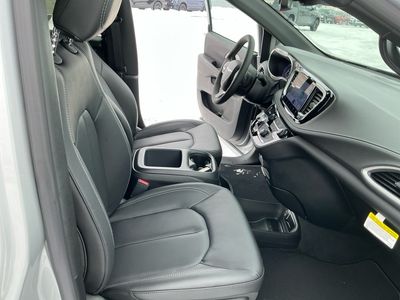2026 Chrysler Pacifica — photo 15 view