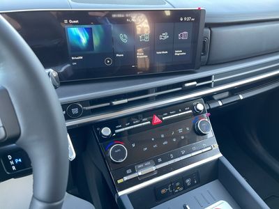 2025 Hyundai Santa Fe — photo 9 view