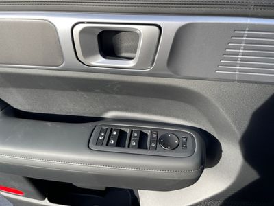 2025 Hyundai Santa Fe — photo 10 view