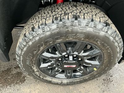 2026 GMC Sierra 2500HD — photo 8 view