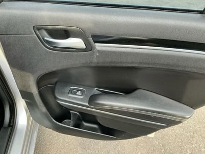 2018 Chrysler 300 — photo 14 view