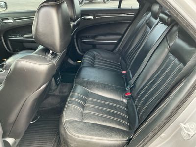 2018 Chrysler 300 — photo 7 view