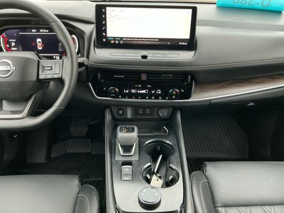2025 Nissan Rogue — photo 10 view