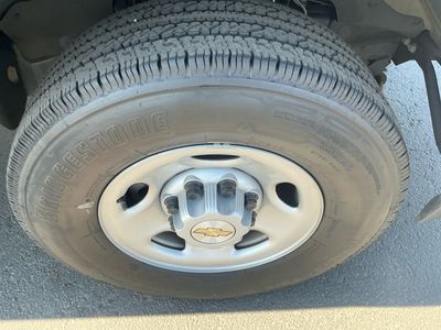 2025 Chevrolet Express Passenger - Photo 13