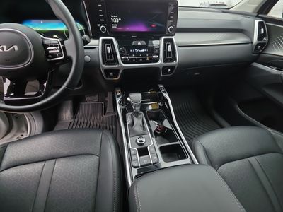 2023 Kia Sorento — photo 10 view