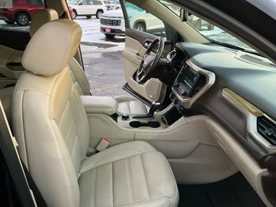 2018 GMC Acadia — photo 11 view