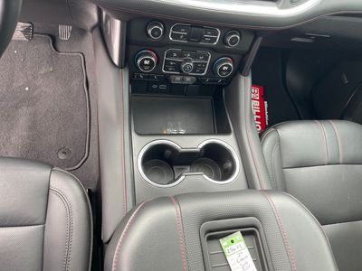2024 Chevrolet Suburban — photo 13 view