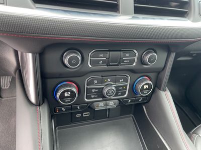 2024 Chevrolet Suburban — photo 8 view