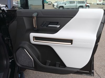 2025 GMC HUMMER EV Pickup — photo 15 view
