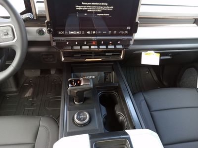 2025 GMC HUMMER EV Pickup — photo 9 view