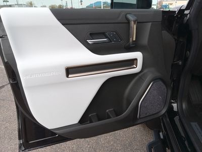 2025 GMC HUMMER EV Pickup — photo 10 view
