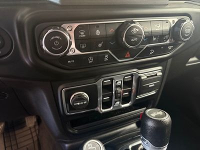 2021 Jeep Wrangler Unlimited — photo 11 view