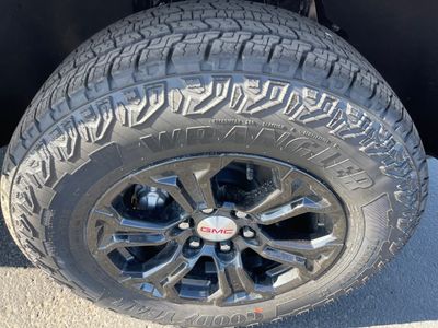 2024 GMC Canyon — photo 11 view