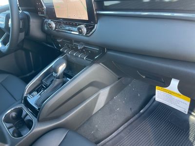 2024 GMC Canyon — photo 13 view