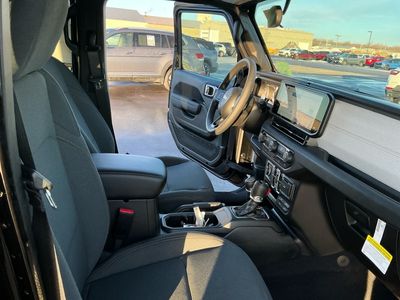 2026 Jeep Wrangler — photo 13 view