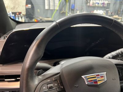 2025 Cadillac XT4 — photo 14 view
