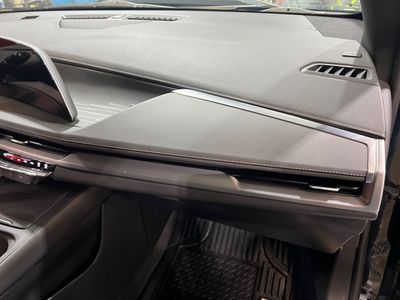 2025 Cadillac XT4 — photo 10 view