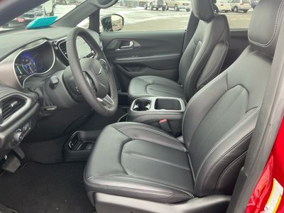 2026 Chrysler Pacifica — photo 13 view