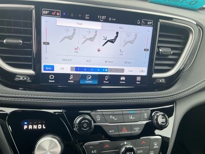 2026 Chrysler Pacifica — photo 8 view