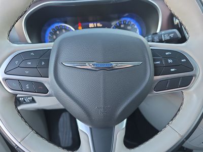 2020 Chrysler Pacifica — photo 10 view