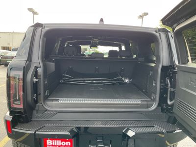 2025 GMC HUMMER EV SUV — photo 11 view
