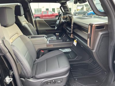 2025 GMC HUMMER EV SUV — photo 13 view