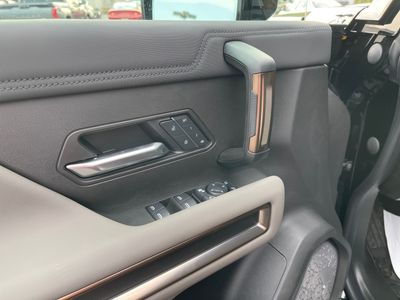 2025 GMC HUMMER EV SUV — photo 7 view