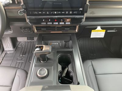 2025 GMC HUMMER EV SUV — photo 10 view
