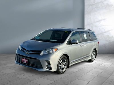 2018 Toyota Sienna — front three-quarter view