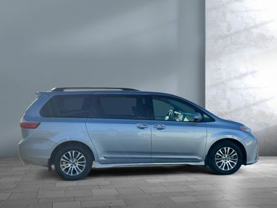 2018 Toyota Sienna — detail view
