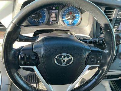 2018 Toyota Sienna — photo 8 view