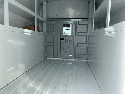 2025 Chevrolet Express Commercial Cutaway - Photo 7