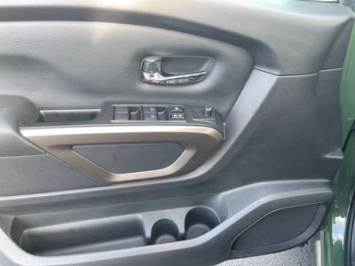 2024 Nissan Titan — photo 11 view