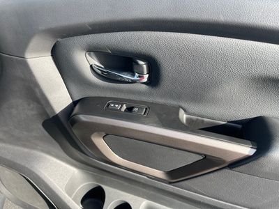 2024 Nissan Titan — photo 13 view