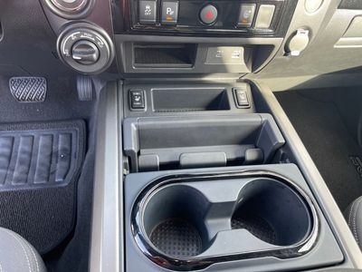 2024 Nissan Titan — photo 8 view