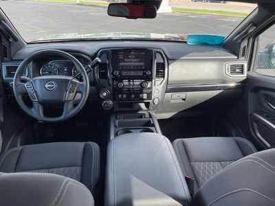 2024 Nissan Titan — photo 9 view