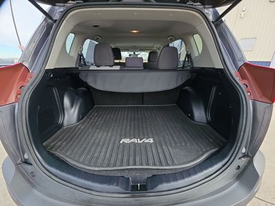 2015 Toyota RAV4 — photo 8 view