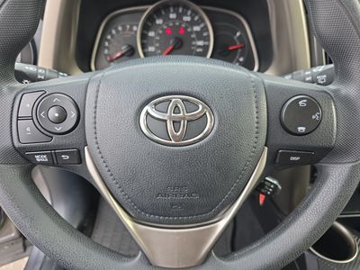 2015 Toyota RAV4 — photo 9 view