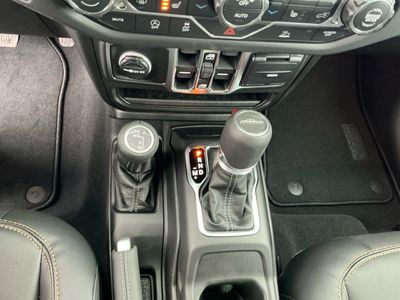 2026 Jeep Gladiator — photo 15 view