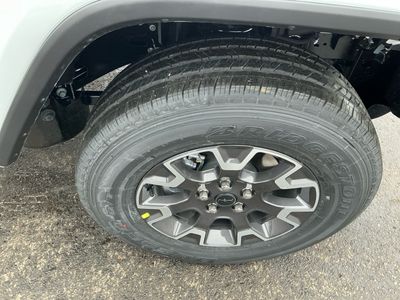 2026 Jeep Gladiator — photo 10 view