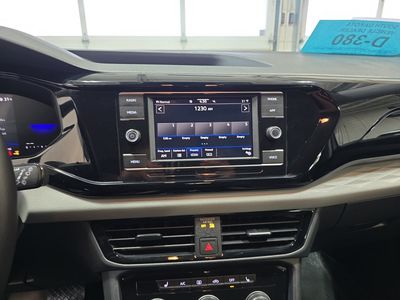 2023 Volkswagen Taos — photo 13 view