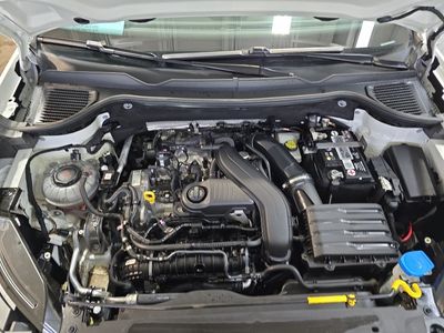 2023 Volkswagen Taos — photo 14 view