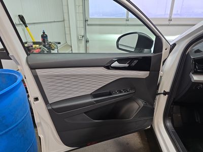 2023 Volkswagen Taos — photo 7 view