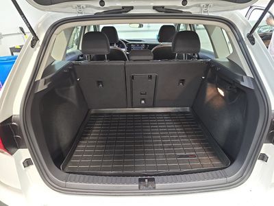 2023 Volkswagen Taos — photo 10 view