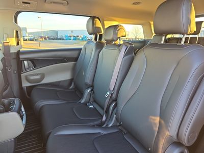 2026 Kia Carnival Hybrid — photo 9 view