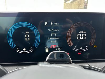 2025 Hyundai Santa Fe — photo 10 view