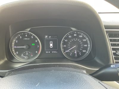 2018 Hyundai Elantra — photo 11 view